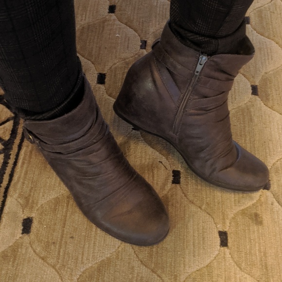 bare traps tea wedge bootie